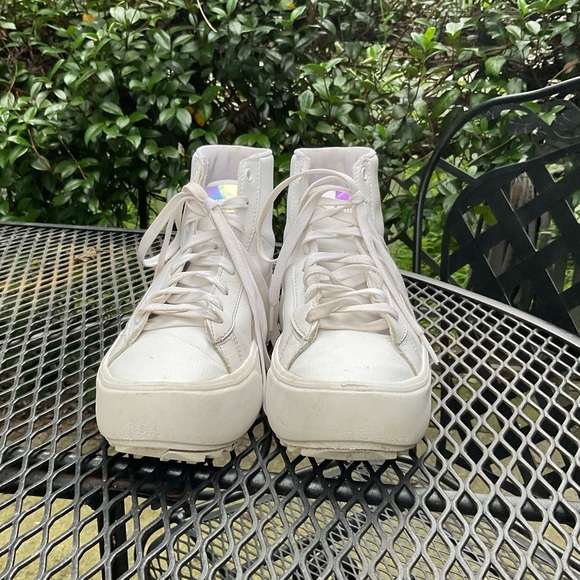 Cool Puma Iridescent Reflective White Size 6C? High Top Lace Up Sneakers! - Picture 9 of 15